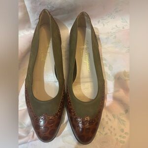 Salvatore Ferragamo women’s size 9B wing tip flats, brown and khaki